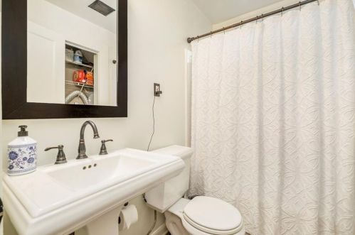 1056 Country Ln, Atlanta GA 30324-4519 exterior