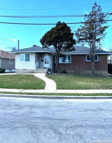 760 Gate, Valley Stream, NY 11580-1554