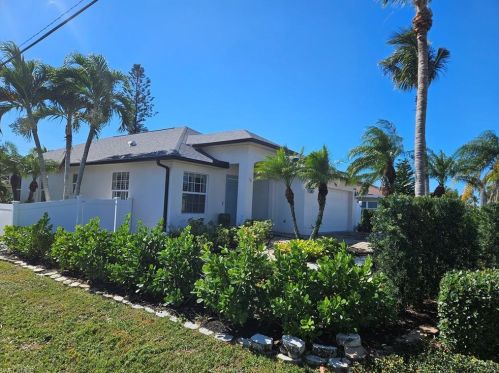 798 105 Ave, Naples FL 34108-1842 exterior