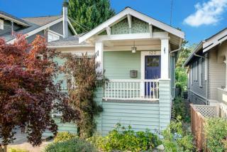 122 56th St, Seattle, WA 98105-3738