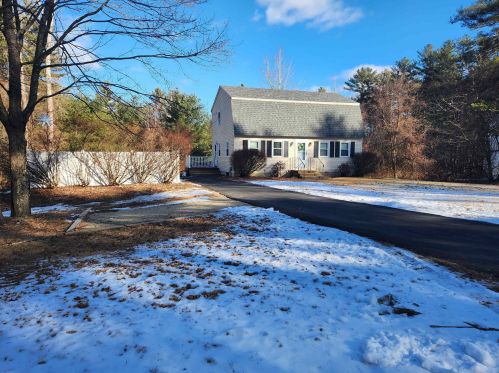 12 Edward Dr, Concord NH  03301-8626 exterior