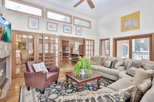 16074 2nd St, St Marys Point, MN 55043-9574