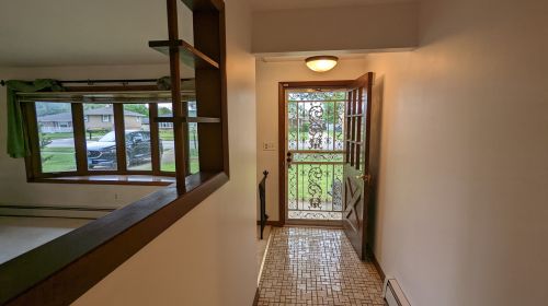 1824 Root St, Joliet, IL 60403-1946