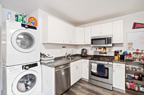 1815 Fox Way, Pittsburgh PA  15203-1731 exterior