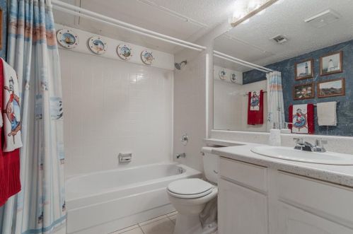 1311 Lakeshore Dr, Irving TX 75060-6675 exterior