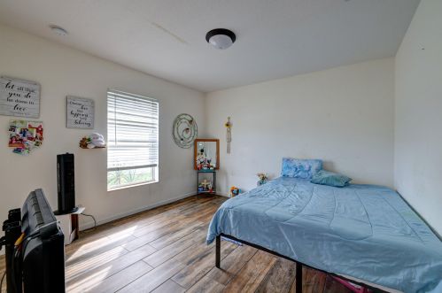 912 Paar Dr, Fort Pierce FL 34953-5623 exterior