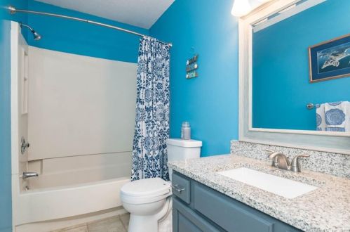 40 Foxcroft Rd, Enfield CT 06082-2431 exterior