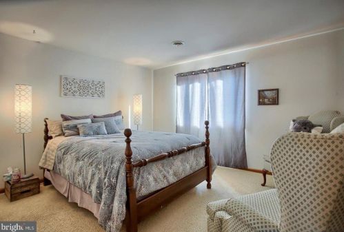 409 Dart Dr, Hanover PA 17331-1327 exterior