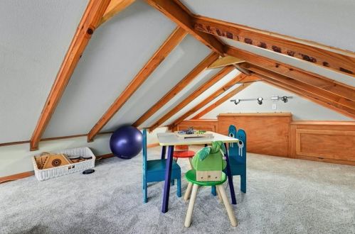 7036 Auckland Dr, Austin TX 78749-4139 exterior