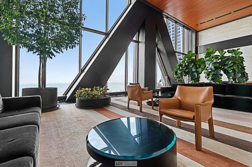 175 Delaware Pl, Chicago IL  60611-1756 exterior