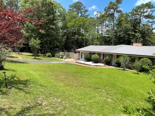 842 Bob Sikes Rd, Defuniak Springs, FL 32435-6056