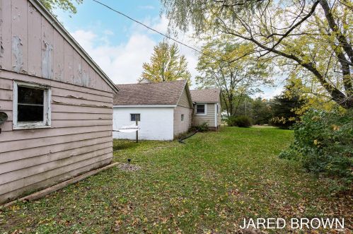 3650 Dangl Rd, Meskegon MI 49444-9715 exterior