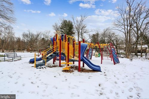 7641 Miller Fall Rd, Rockville MD 20855-1165 exterior