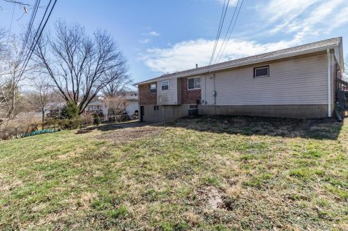 2637 Midland Rdg Dr, Saint Louis MO 63114-1232 exterior