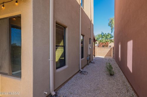 150 Castlefield Cir, Tucson AZ  85704-5783 exterior
