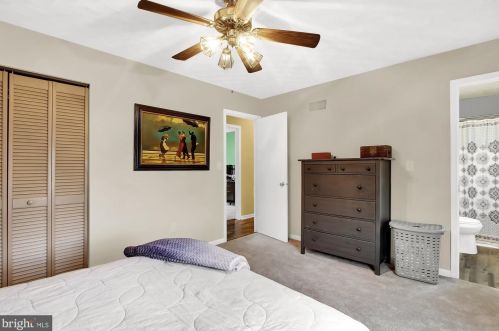 1 Little Knoll Dr, Hanover PA  17331-9280 exterior