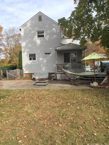 87 St, Windsor CT 06095-2408 exterior