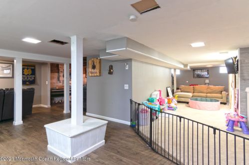 235 Broadway, East Freehold NJ 07728-1862 exterior