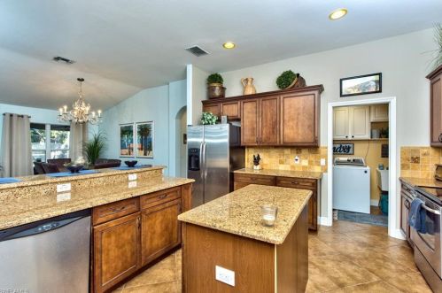 179 Burnt Pne Dr, Naples FL 34119-9774 exterior