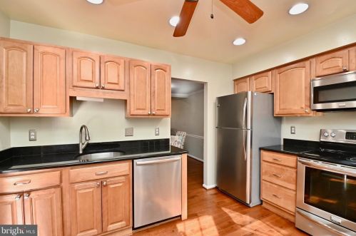 5648 Ridge View Dr, Alexandria VA  22310-1467 exterior