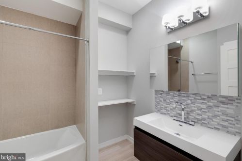 1107 Berks St, Philadelphia PA 19131-3206 exterior