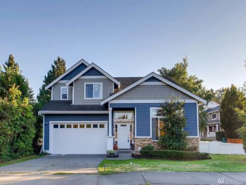 1411 32nd St, Seattle, WA 98056-2122