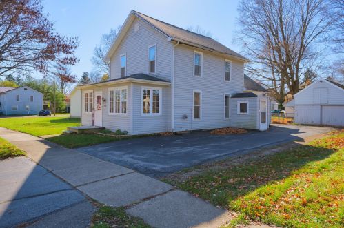 305 Kimmel St, Berrien Springs, MI 49103-1211