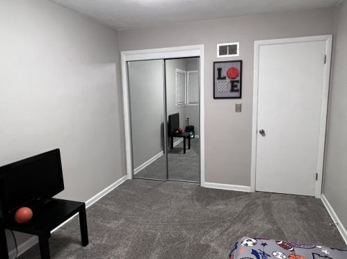 7376 Potomac Ave, Milwaukee WI 53222-2024 exterior