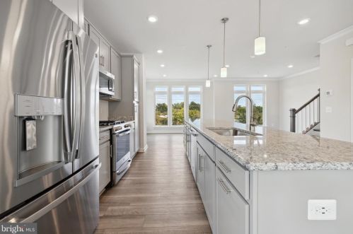 16666 Crabbs Branch Way, Rockville MD 20855-2201 exterior