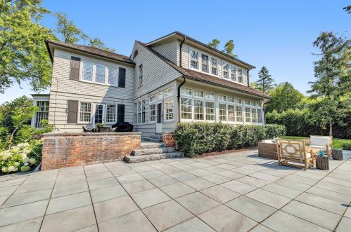 1469 Lilac Ln, Milwaukee WI  53217-2960 exterior