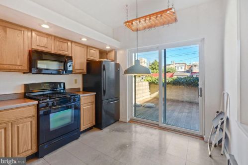 131 Greenwich St, Philadelphia PA 19147-6023 exterior