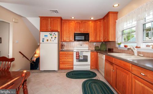 576 Kromer Ave, Berwyn PA 19312-1318 exterior