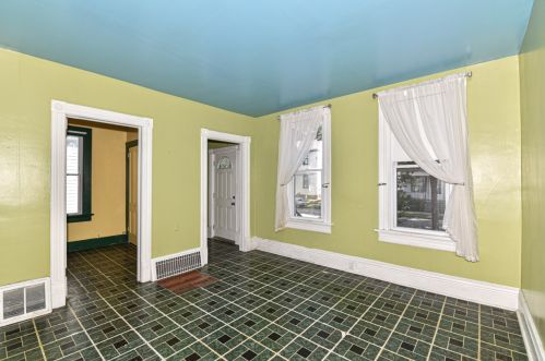 1109 18 St, Milwaukee WI 53233-1131 exterior