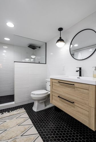 8934 Seneca Rd, Milwaukee WI 53217-2331 exterior