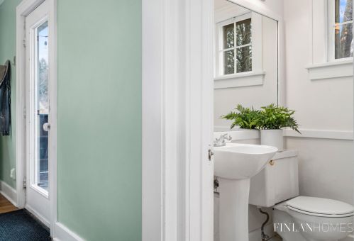 1040 Innes St, Grand Rapids MI 49503-3660 exterior