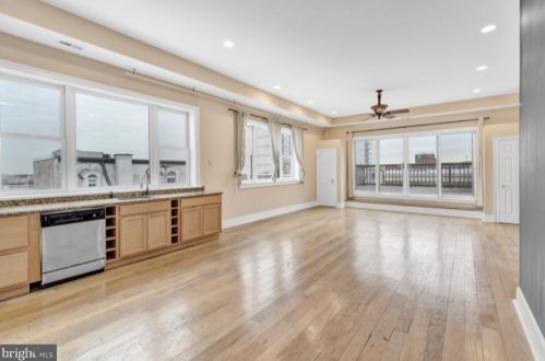 117 Chestnut St, Philadelphia PA  19106-4700 exterior