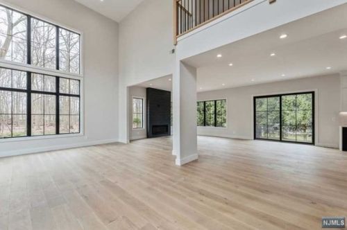 32 Pleasant St, Haworth NJ  07641-1929 exterior