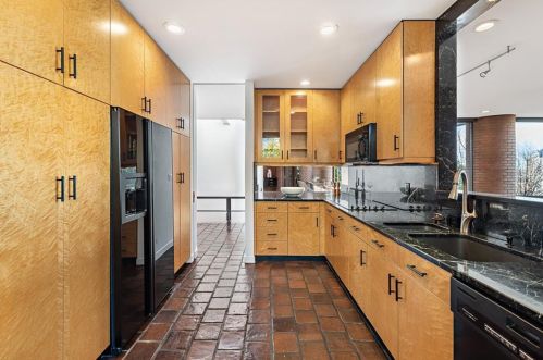 110 Congdon St, Providence RI  02906-1413 exterior