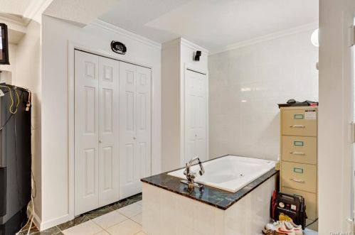 588 165th St, Bronx NY 10459-3273 exterior