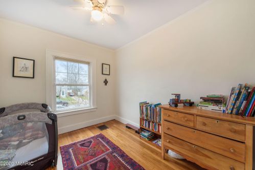 2243 Paris Ave, Grand Rapids MI 49505-4152 exterior