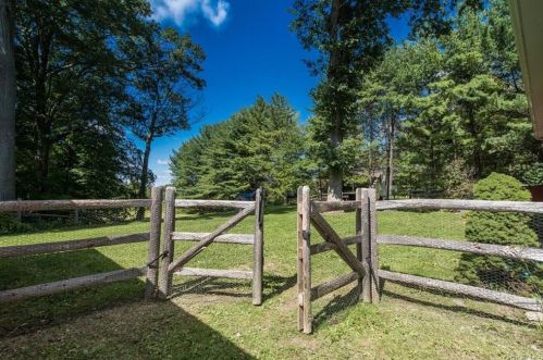 19 Mnr Dr, Poughkeepsie NY 12603-3712 exterior