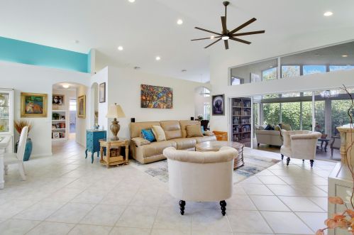 6756 Molakai Cir, Boynton Beach FL 33437-7025 exterior