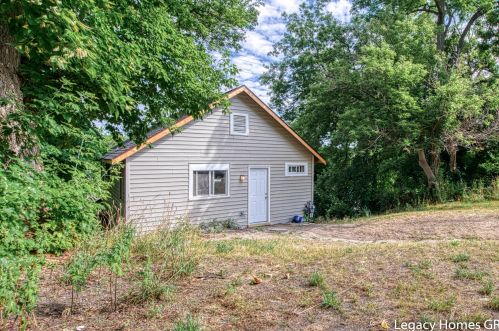 175 Walton Ave, Meskegon MI 49442-3253 exterior