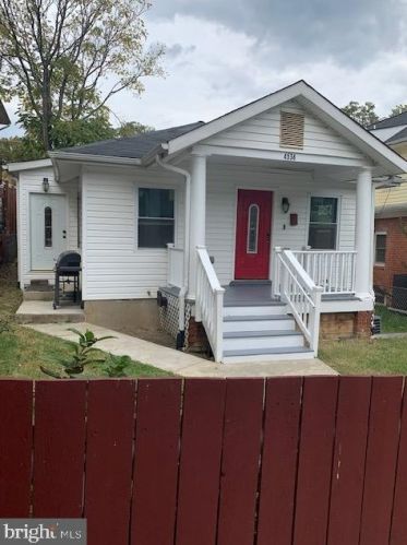 4534 Dix St, Washington, DC 20019-4668