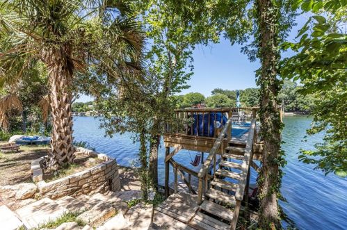 3005 Brass Buttons Trl, Austin TX 78734-2401 exterior