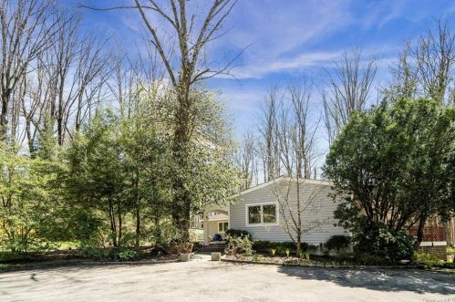 2 Whippoorwill Xing, Armonk NY 10504-1032 exterior