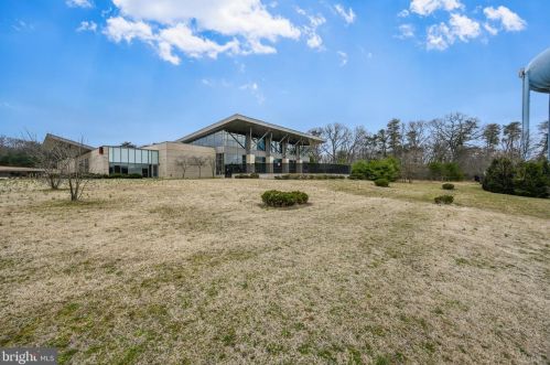 548 Crestpark Dr, Glen Burnie MD 21061-5102 exterior