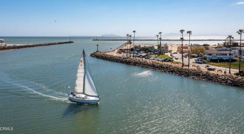 128 Camarillo Ave, Oxnard CA  93035-4605 exterior