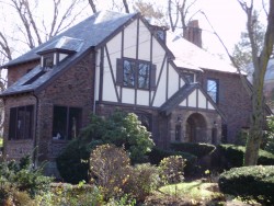 704 Centre St, Newton, MA 02458-2329