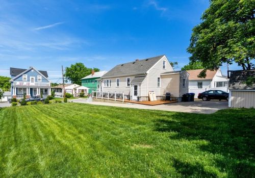 337 Jastram St, Providence RI 02908-4207 exterior